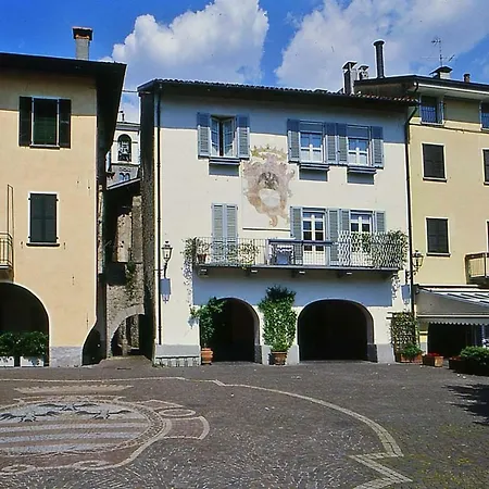 Casa Anna Mandello del Lario