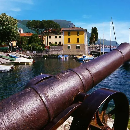 Casa Anna Mandello del Lario